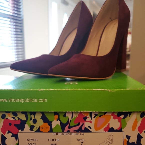 Shoes - Picture 4 of 4